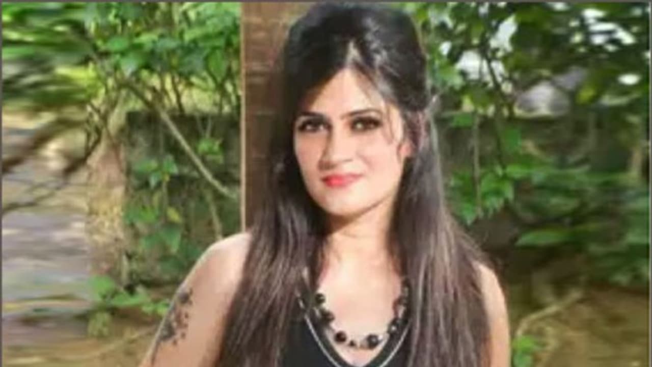 ராணுவ அதிகாரியின் மனைவி கழுத்தறுத்து கொடூர கொலை…. கள்ளக் காதல் விவகாரமா? சக ராணுவ மேஜர் கைது!! ராணுவ அதிகாரியின் மனைவி கழுத்தறுத்து கொடூர கொலை…. கள்ளக் காதல் விவகாரமா? சக ராணுவ மேஜர் கைது!!