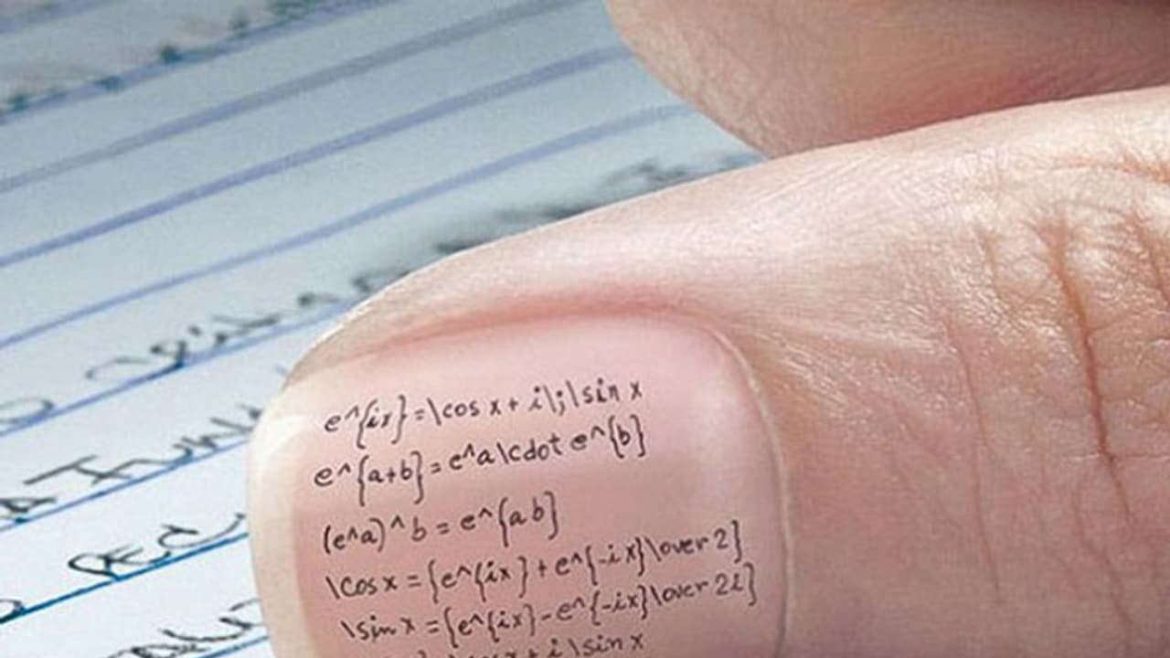 കോപ്പിയടിക്കാൻ സഹായിച്ചു; സ്കൂൾ ജീവനക്കാരനും വിദ്യാർത്ഥികളും പിടിയിൽ