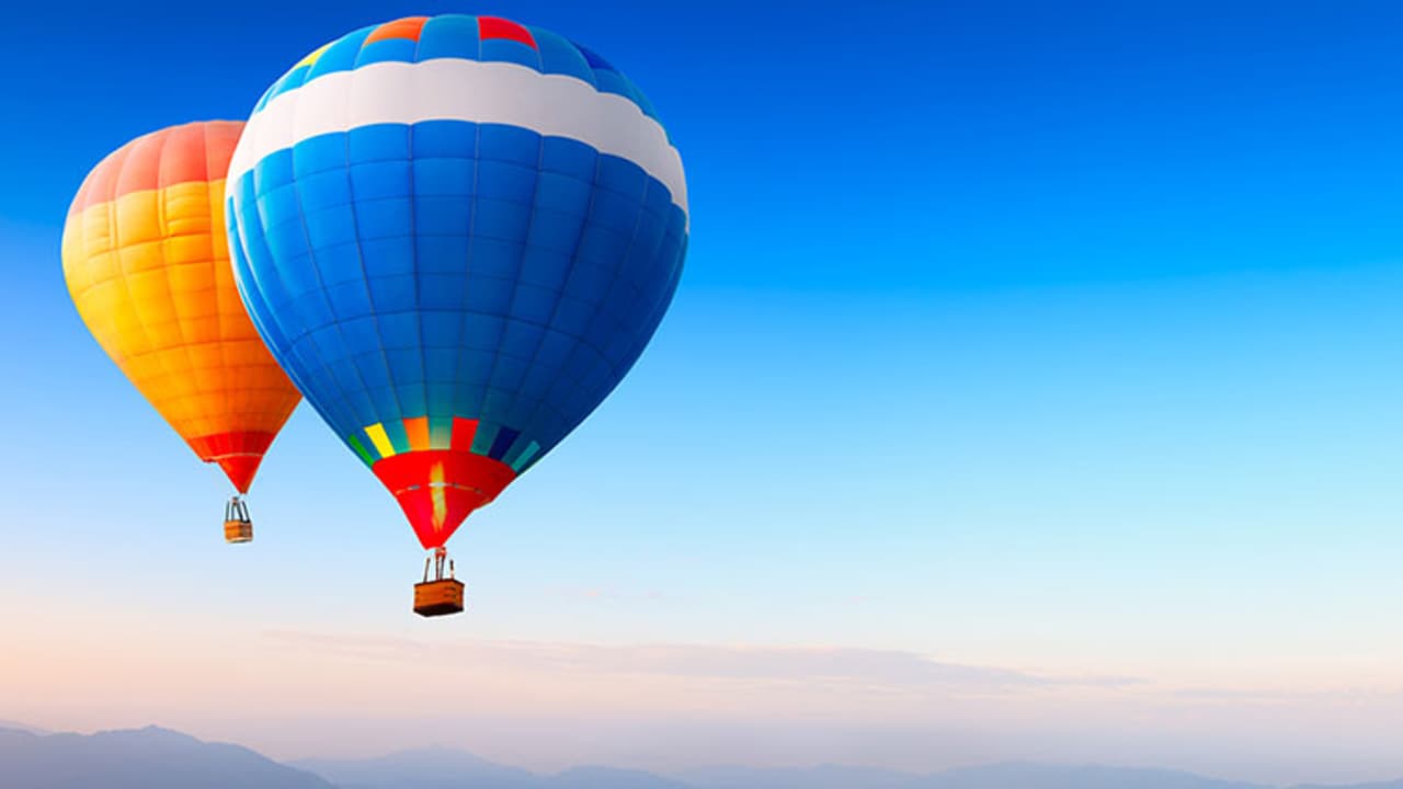 బెలూన్ లో చిక్కుకుపోయిన రైతు.. తాడు తెగడంతో రెండురోజులు గాలిలోనే... బెలూన్ లో చిక్కుకుపోయిన రైతు.. తాడు తెగడంతో రెండురోజులు గాలిలోనే...