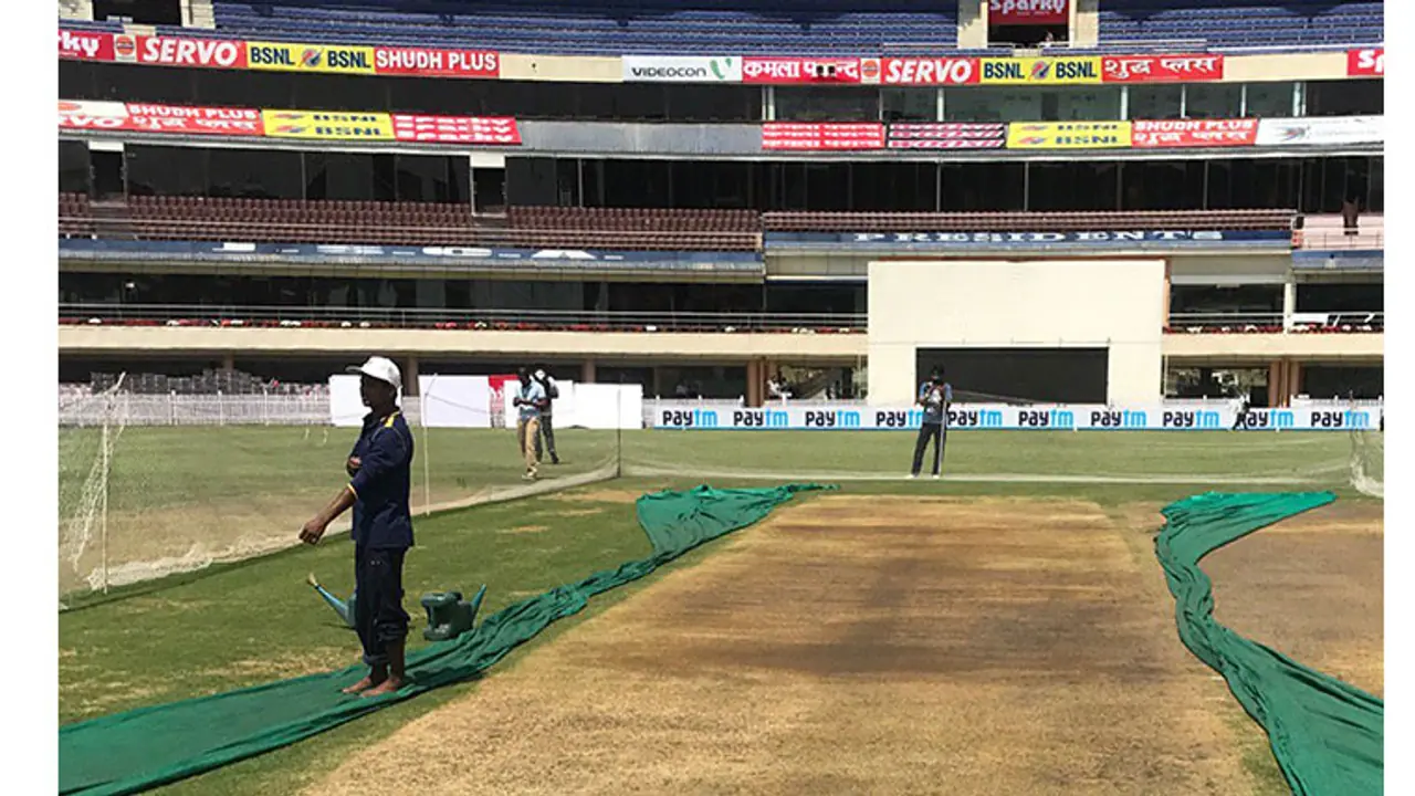 ಪಿಚ್ ಪಿಕ್ಸಿಂಗ್ ಬಗ್ಗೆ ಕ್ರಿಕೆಟ್ ಅಭಿಮಾನಿಗಳು ಕಿಡಿ ಕಾರಿದ್ದು ಹೀಗೆ... ಪಿಚ್ ಪಿಕ್ಸಿಂಗ್ ಬಗ್ಗೆ ಕ್ರಿಕೆಟ್ ಅಭಿಮಾನಿಗಳು ಕಿಡಿ ಕಾರಿದ್ದು ಹೀಗೆ...