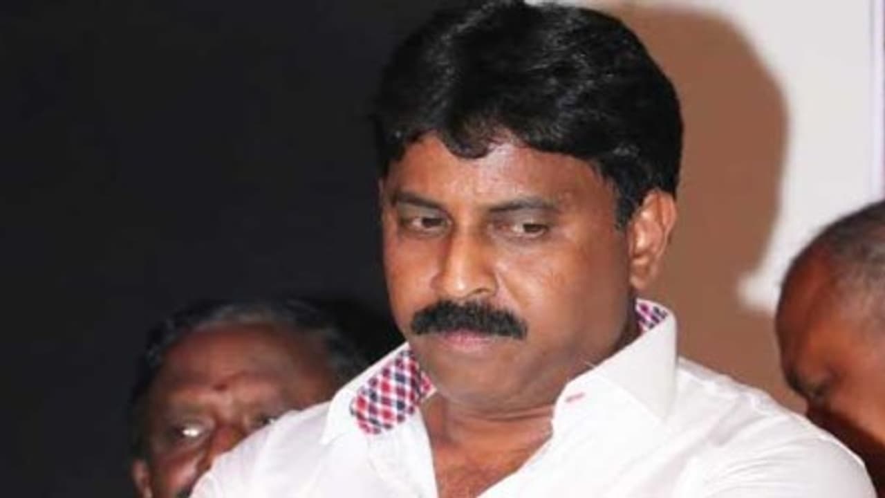 ஸ்வாதி படத்தின் இயக்குனர்... எந்த நேரத்திலும் கைதாக வாய்ப்பு... ஸ்வாதி படத்தின் இயக்குனர்... எந்த நேரத்திலும் கைதாக வாய்ப்பு...