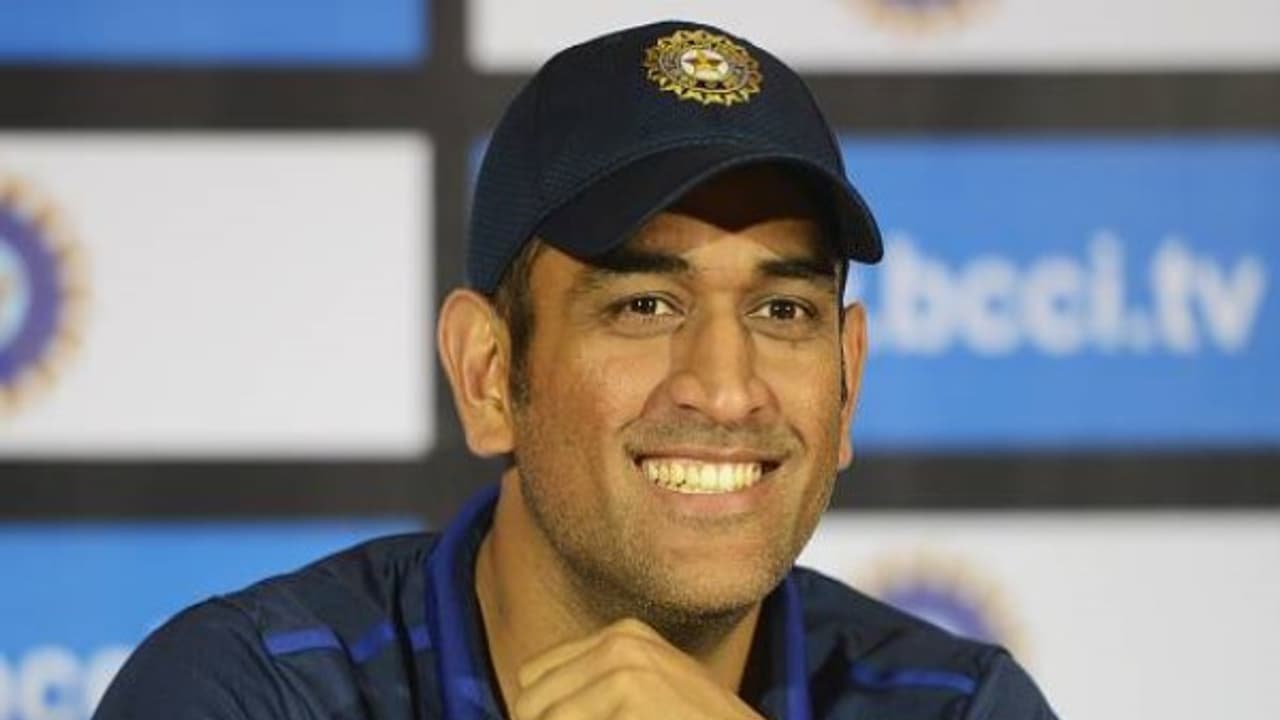 தோனி மட்டுமே செய்த சாதனை ஒண்ணு இருக்கு..! உங்களுக்கு தெரியுமா..?