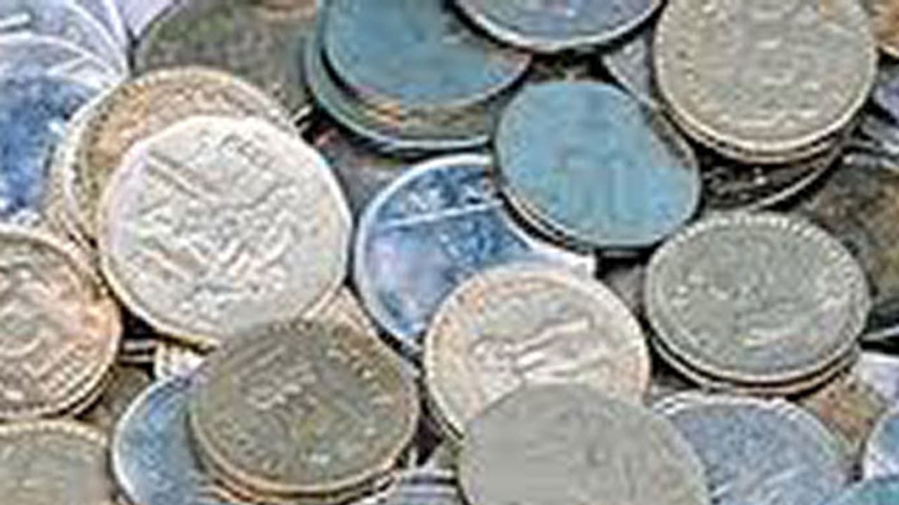 నోట్లు కాదని..కాయిన్స్ మాత్రమే దొంగిలించారు..! నోట్లు కాదని..కాయిన్స్ మాత్రమే దొంగిలించారు..!