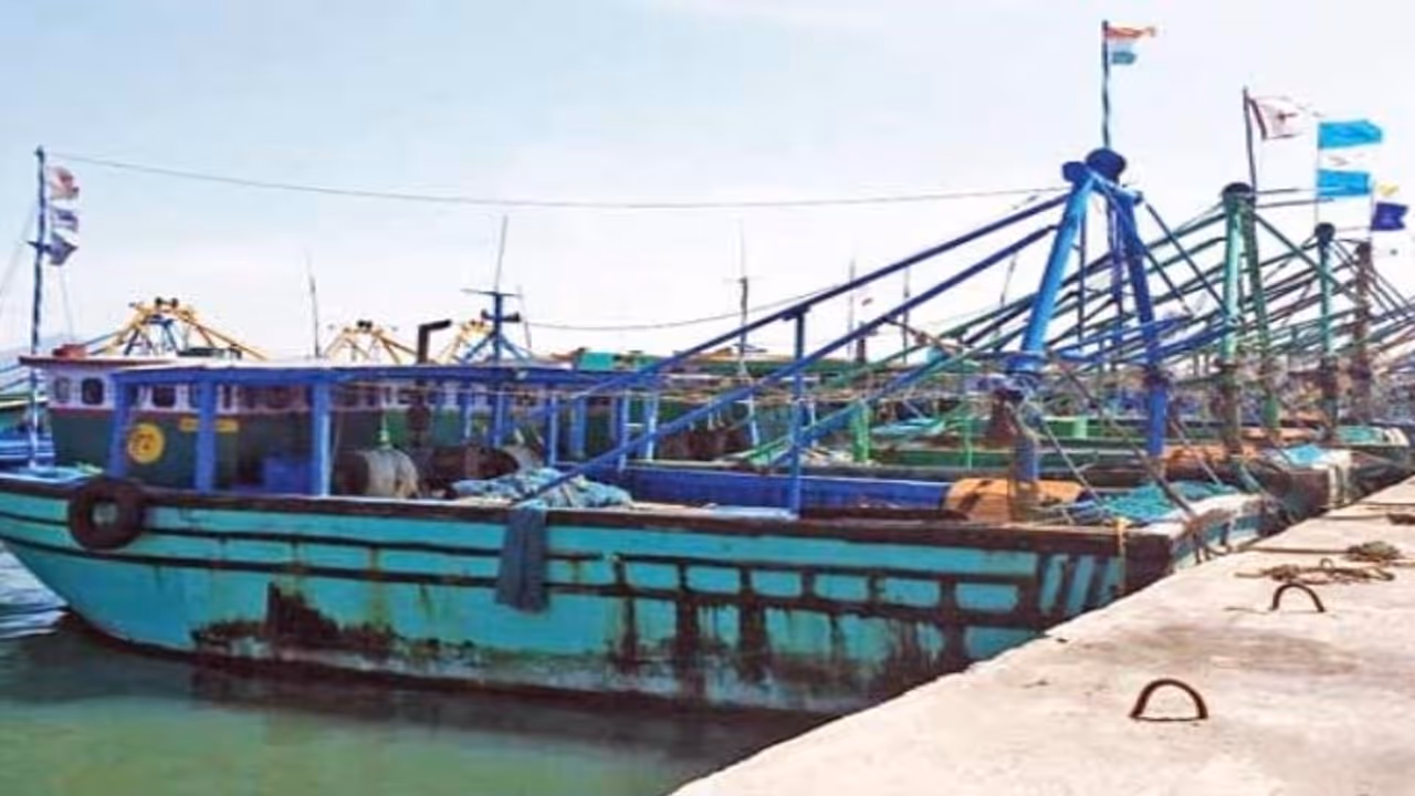 மீனவர்களுக்கான டீசல் மானியம் 18 ஆயிரம் லிட்டராக உயர்வு மீனவர்களுக்கான டீசல் மானியம் 18 ஆயிரம் லிட்டராக உயர்வு