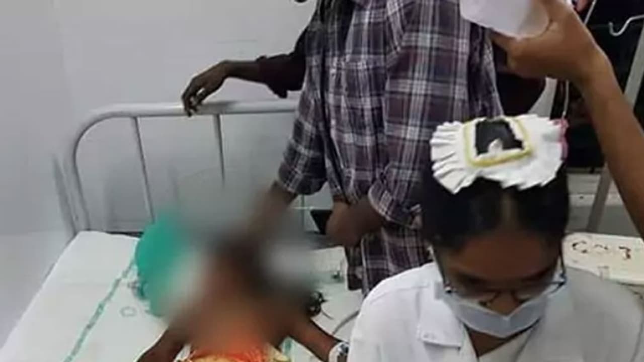 യന്ത്ര ഊഞ്ഞാല് തകര്ന്ന് വീണ് 10 വയസ്സുകാരി മരിച്ചു; ആറ് പേര് ഗുരുതരാവസ്ഥയില് യന്ത്ര ഊഞ്ഞാല് തകര്ന്ന് വീണ് 10 വയസ്സുകാരി മരിച്ചു; ആറ് പേര് ഗുരുതരാവസ്ഥയില്