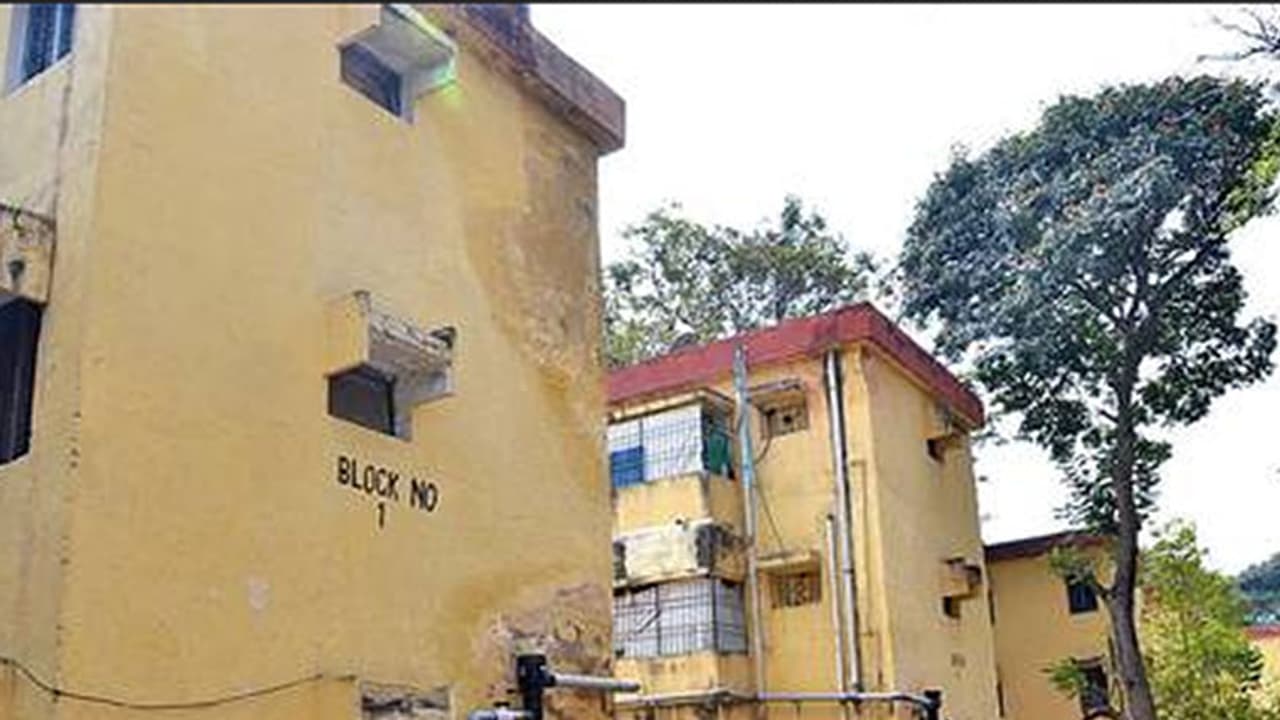 ಹಣ ಕೊಡದ್ದಕ್ಕೆ ಬೇಸರಗೊಂಡು ಪೊಲೀಸ್ ಪೇದೆ ಪತ್ನಿ ಆತ್ಮಹತ್ಯೆ ಹಣ ಕೊಡದ್ದಕ್ಕೆ ಬೇಸರಗೊಂಡು ಪೊಲೀಸ್ ಪೇದೆ ಪತ್ನಿ ಆತ್ಮಹತ್ಯೆ