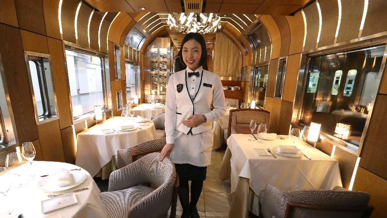 Srilanka में पर्यटन उद्योग को मजबूत करने में सहायक बन रहा भारतीय सहयोग से शुरू हुई Luxury train सेवा Srilanka में पर्यटन उद्योग को मजबूत करने में सहायक बन रहा भारतीय सहयोग से शुरू हुई Luxury train सेवा