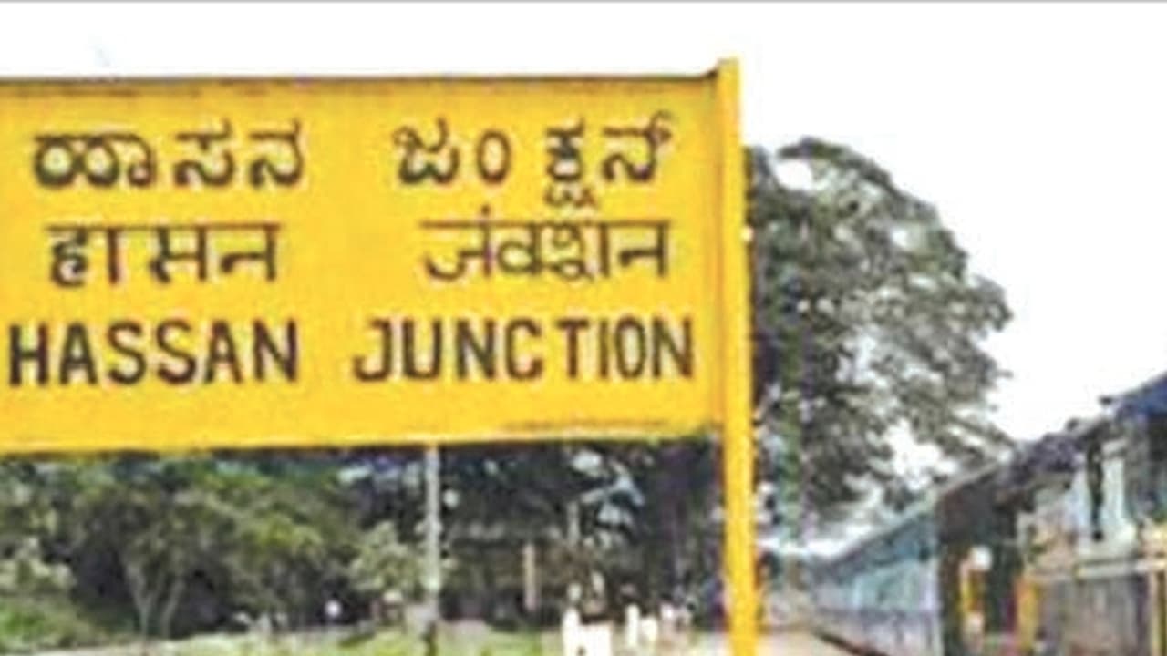 ಶ್ರವಣಬೆಳಗೊಳ ಮಾರ್ಗವಾಗಿ ಬೆಂಗಳೂರು ಹಾಸನ ನೇರ ರೈಲು ನಾಳೆಯಿಂದ ಶುರು ಶ್ರವಣಬೆಳಗೊಳ ಮಾರ್ಗವಾಗಿ ಬೆಂಗಳೂರು ಹಾಸನ ನೇರ ರೈಲು ನಾಳೆಯಿಂದ ಶುರು