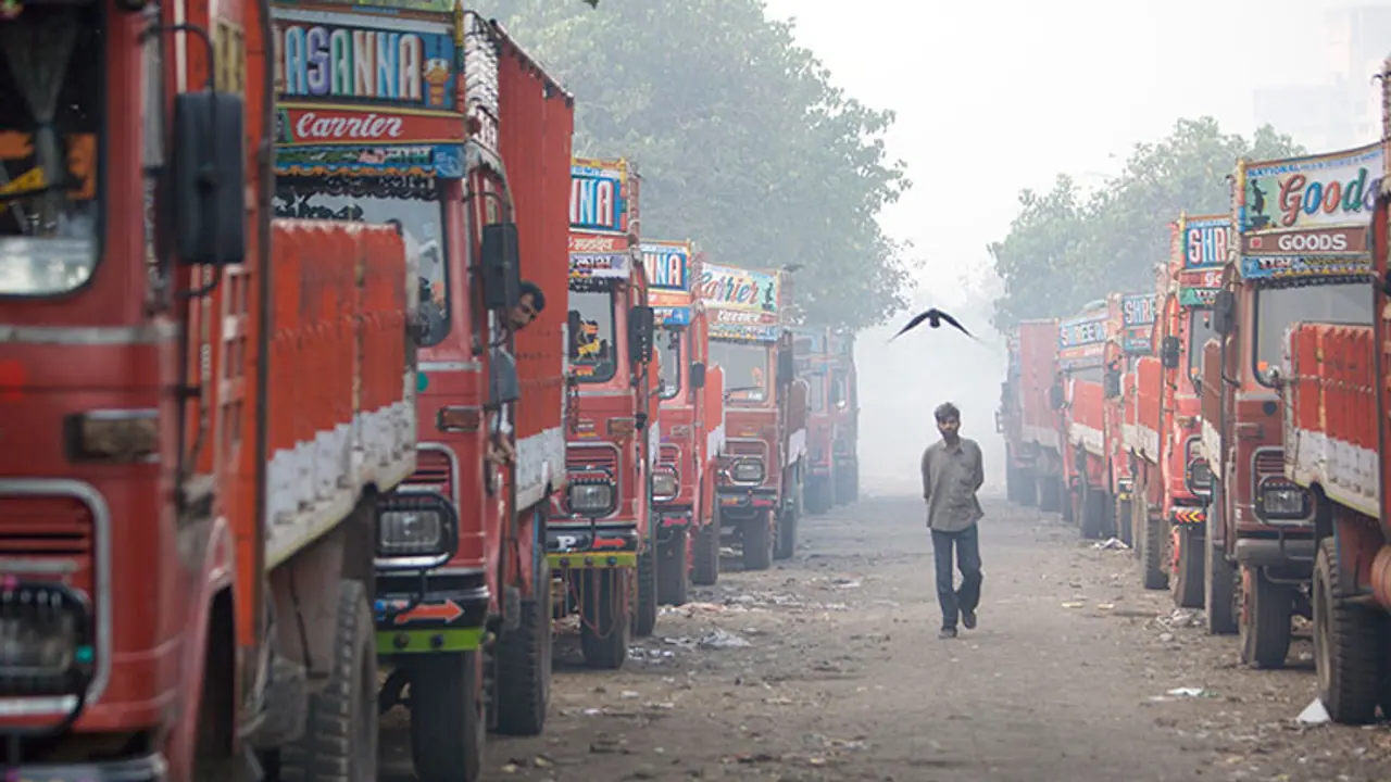 ಟ್ರಕ್ ಚಾಲಕರಿಗೆ ಕನ್ನಡ ಸೇರಿದಂತೆ ಬಹುಭಾಷಾ ಕಾಲ್ ಸೆಂಟರ್ ಆರಂಭ!