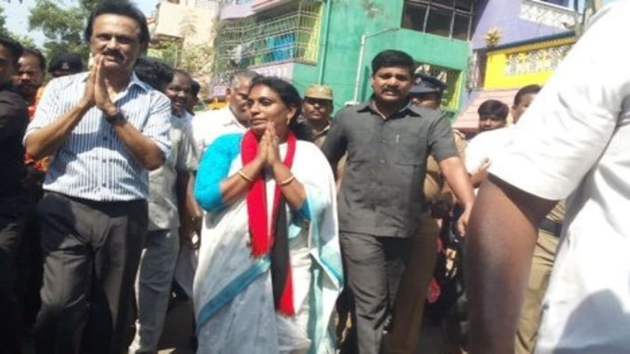 மீண்டும் களம் இறங்குகிறார் திமுகவின் சிம்லா முத்து சோழன் சூடுபிடிக்கிறது தேர்தல் களம் மீண்டும் களம் இறங்குகிறார் திமுகவின் சிம்லா முத்து சோழன் சூடுபிடிக்கிறது தேர்தல் களம்