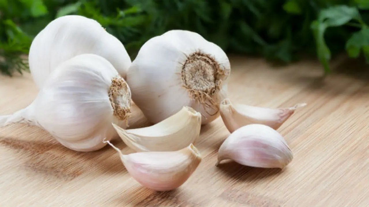 ಬಸವನಬಾಗೇವಾಡಿ: ಗಗನಕ್ಕೇರಿದ ಬೆಳ್ಳುಳ್ಳಿ ಬೆಲೆ, ಗ್ರಾಹಕರ ಜೇಬಿಗೆ ಕತ್ತರಿ