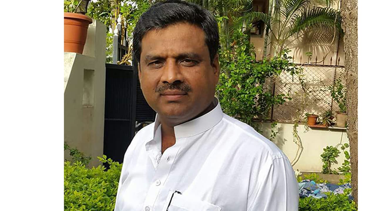 ಚಂದಾ ವಸೂಲಿ ವೇಳೆ ಯುವಕನ ಮೇಲೆ ಉಪ ಮೇಯರ್ ದಾದಾಗಿರಿ ಚಂದಾ ವಸೂಲಿ ವೇಳೆ ಯುವಕನ ಮೇಲೆ ಉಪ ಮೇಯರ್ ದಾದಾಗಿರಿ