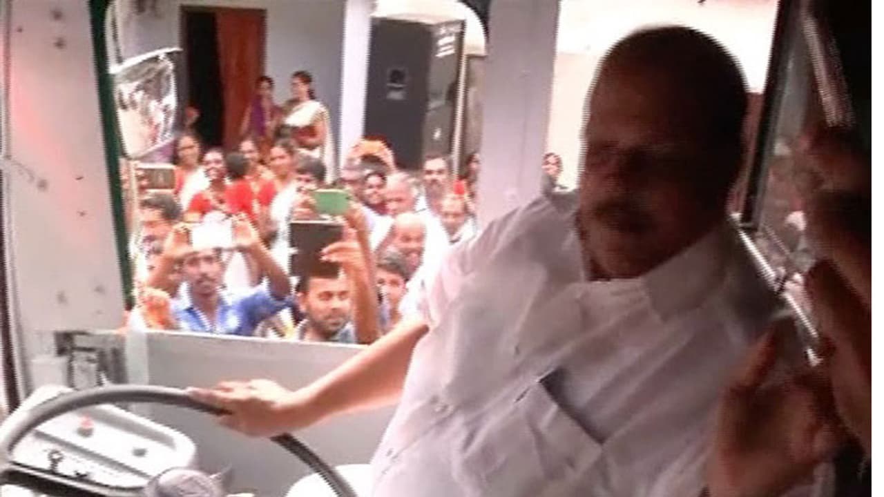 ബസ് ഡ്രൈവറുടെ വേഷത്തില്‍ പി സി ജോര്‍ജ്ജ്