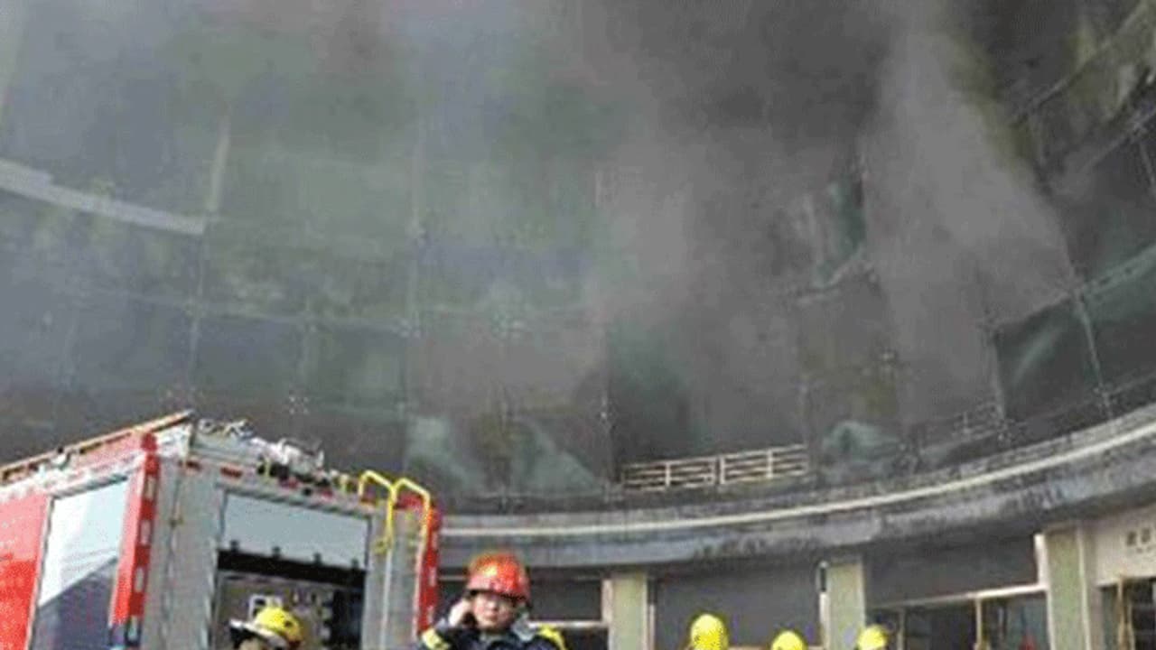 ಚೈನಾದ ಎಚ್’ಎನ್’ಎ ಪ್ಲಾಟಿನಂ ಮಿಕ್ಸ್ ಹೋಟೆಲ್ ನಲ್ಲಿ ಅಗ್ನಿ ದುರಂತ; 10 ಮಂದಿ ಸಾವು ಚೈನಾದ ಎಚ್’ಎನ್’ಎ ಪ್ಲಾಟಿನಂ ಮಿಕ್ಸ್ ಹೋಟೆಲ್ ನಲ್ಲಿ ಅಗ್ನಿ ದುರಂತ; 10 ಮಂದಿ ಸಾವು