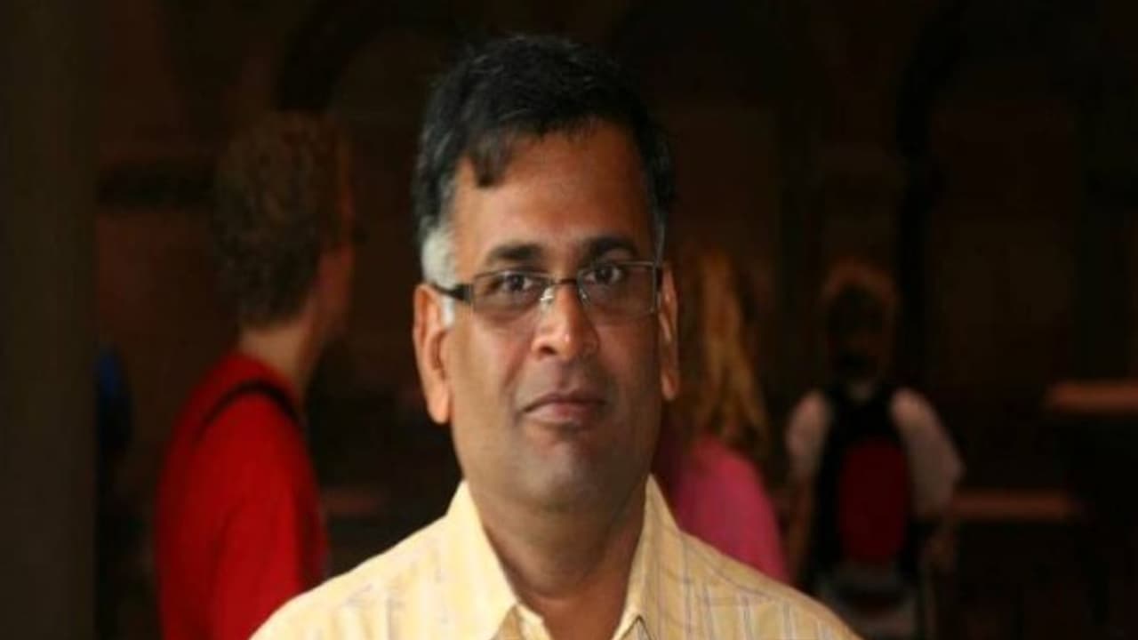 ஹாலிவுட் லெவல் படம் தயாரிக்க இங்கே ஆளில்லை: ஜெயமோகன் நறுக்! ஹாலிவுட் லெவல் படம் தயாரிக்க இங்கே ஆளில்லை: ஜெயமோகன் நறுக்!