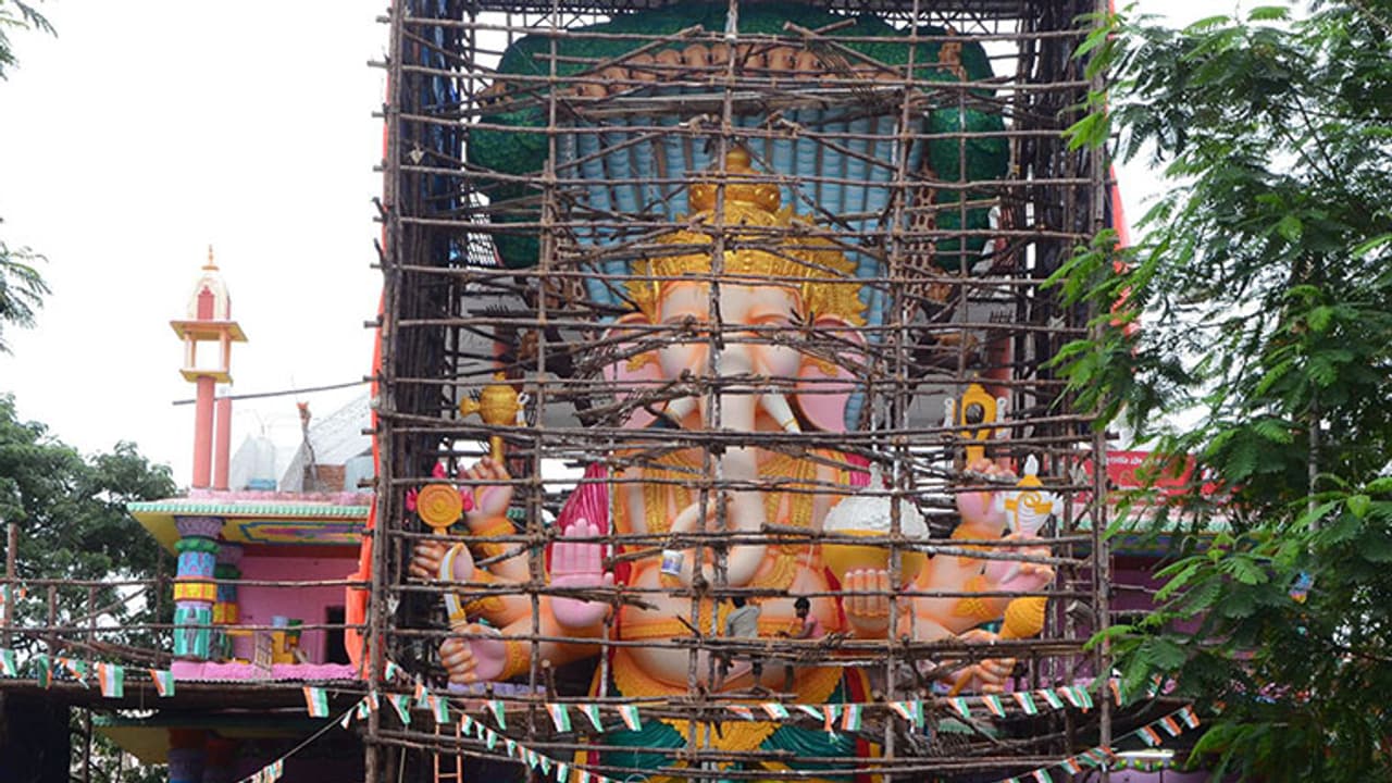 తీరనున్న ఖైరతాబాద్ వినాయకుడి కష్టాలు తీరనున్న ఖైరతాబాద్ వినాయకుడి కష్టాలు