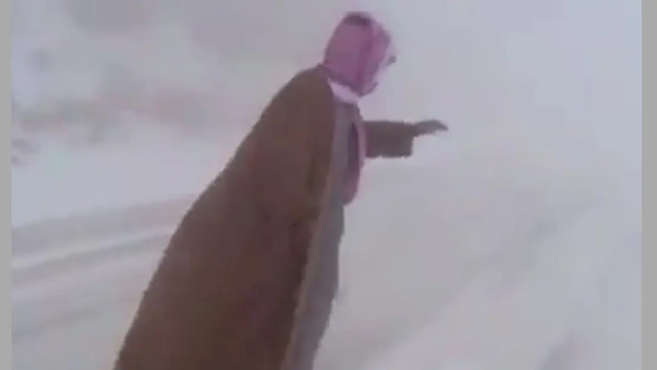 Sandy Saudi desert turns snow white Sandy Saudi desert turns snow white