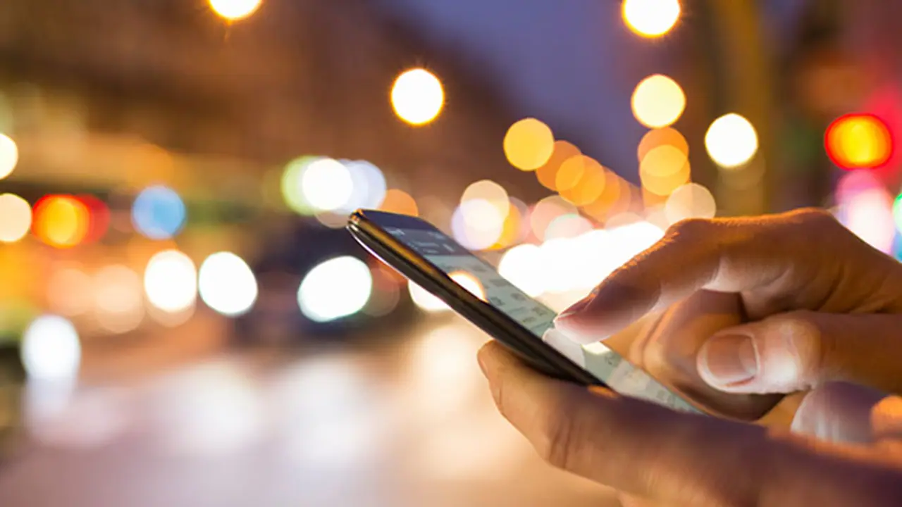 స్మార్ట్ ఫోన్ కు బానిస..ఆపై పిచ్చాస్పత్రిలో చికిత్స స్మార్ట్ ఫోన్ కు బానిస..ఆపై పిచ్చాస్పత్రిలో చికిత్స