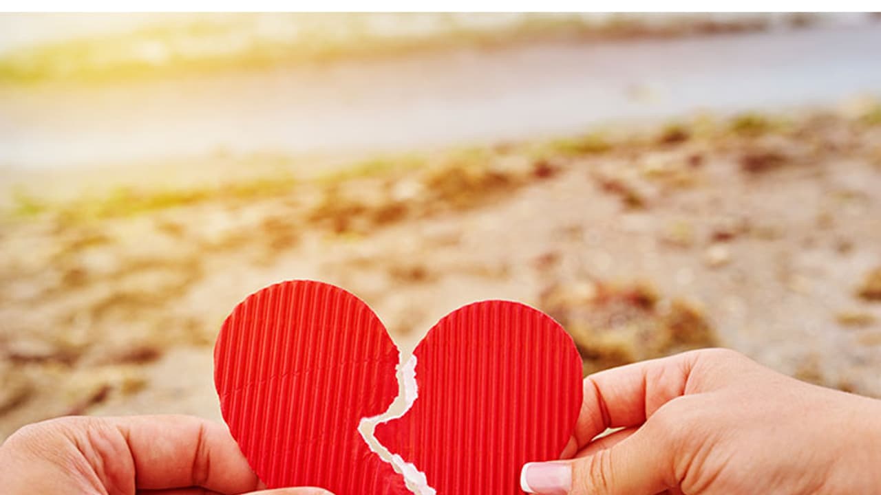 ಚಿಗುರೊಡೆಯುವ ಮುನ್ನ ಕಮರಿದ ಪ್ರೀತಿ, ಸೀನಿಯರ್ ಅಂದುಕೊಂಡರೆ ಉಪನ್ಯಾಸಕರಾಗಿ ಎಂಟ್ರಿ! ಚಿಗುರೊಡೆಯುವ ಮುನ್ನ ಕಮರಿದ ಪ್ರೀತಿ, ಸೀನಿಯರ್ ಅಂದುಕೊಂಡರೆ ಉಪನ್ಯಾಸಕರಾಗಿ ಎಂಟ್ರಿ!