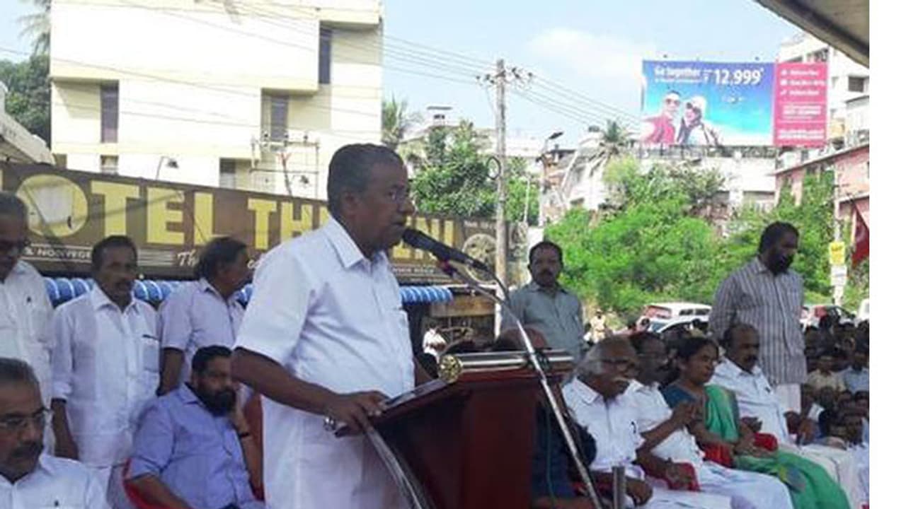 ദേശീയ ശ്രദ്ധ ആകർഷിച്ച് മുഖ്യമന്ത്രി നേതൃത്വം നല്കിയ ആര്ബിഐ സമരം ദേശീയ ശ്രദ്ധ ആകർഷിച്ച് മുഖ്യമന്ത്രി നേതൃത്വം നല്കിയ ആര്ബിഐ സമരം