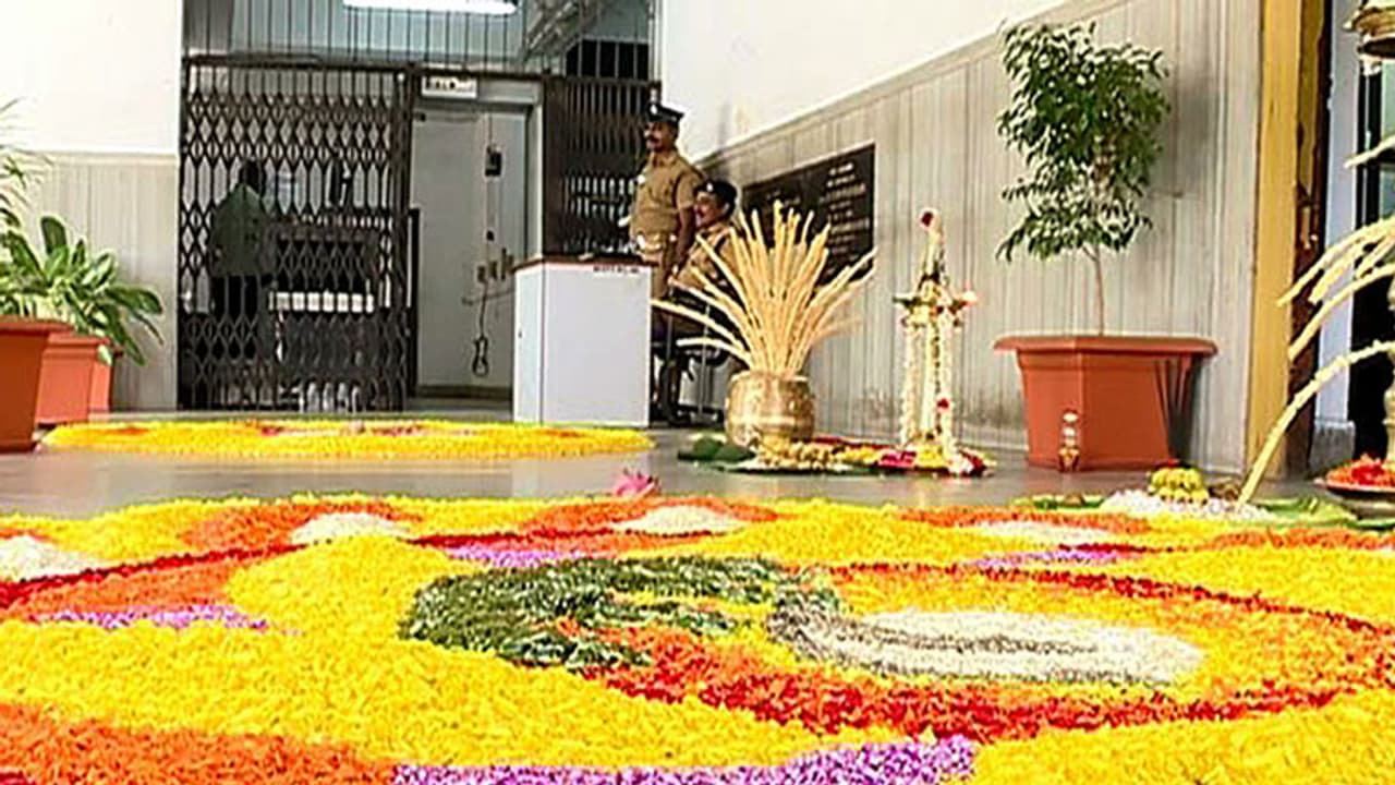 മാതൃകയായി സെക്രട്ടേറിയറ്റ് ജീവനക്കാരുടെ ഓണാഘോഷം മാതൃകയായി സെക്രട്ടേറിയറ്റ് ജീവനക്കാരുടെ ഓണാഘോഷം