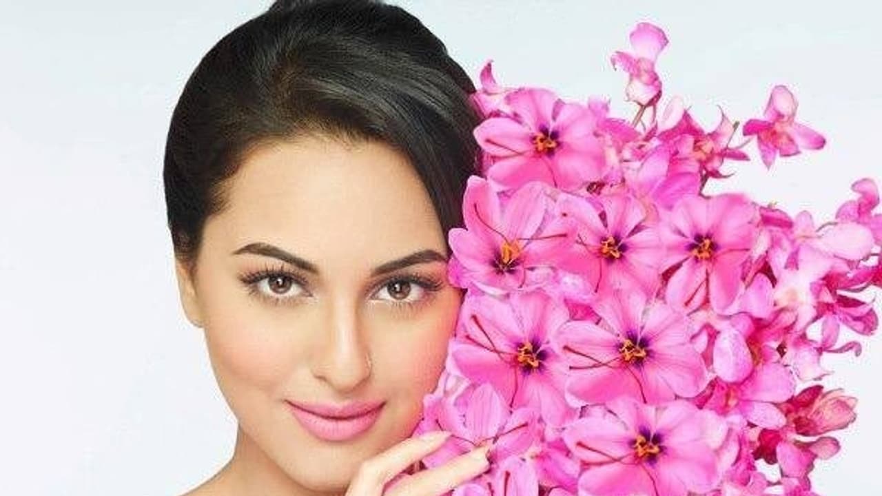 இந்த ஐந்து உணவுப் பொருட்கள் உங்கள் அழகைக் எக்கச்சக்கமாய் கூட்டும்… இந்த ஐந்து உணவுப் பொருட்கள் உங்கள் அழகைக் எக்கச்சக்கமாய் கூட்டும்…