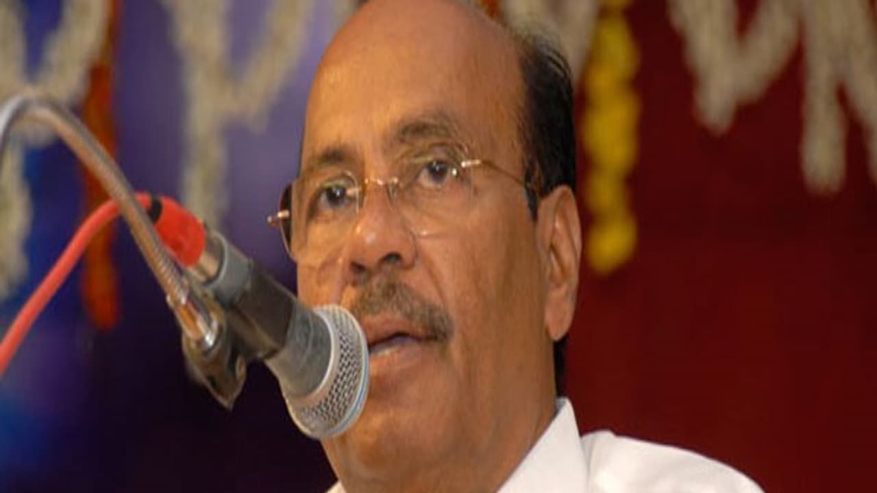 கர்நாடக அரசின் சதித்திட்டத்தில் சிக்கிடாதீங்க.. சதியை அம்பலப்படுத்தி அலார்ட் செய்யும் ராமதாஸ் கர்நாடக அரசின் சதித்திட்டத்தில் சிக்கிடாதீங்க.. சதியை அம்பலப்படுத்தி அலார்ட் செய்யும் ராமதாஸ்