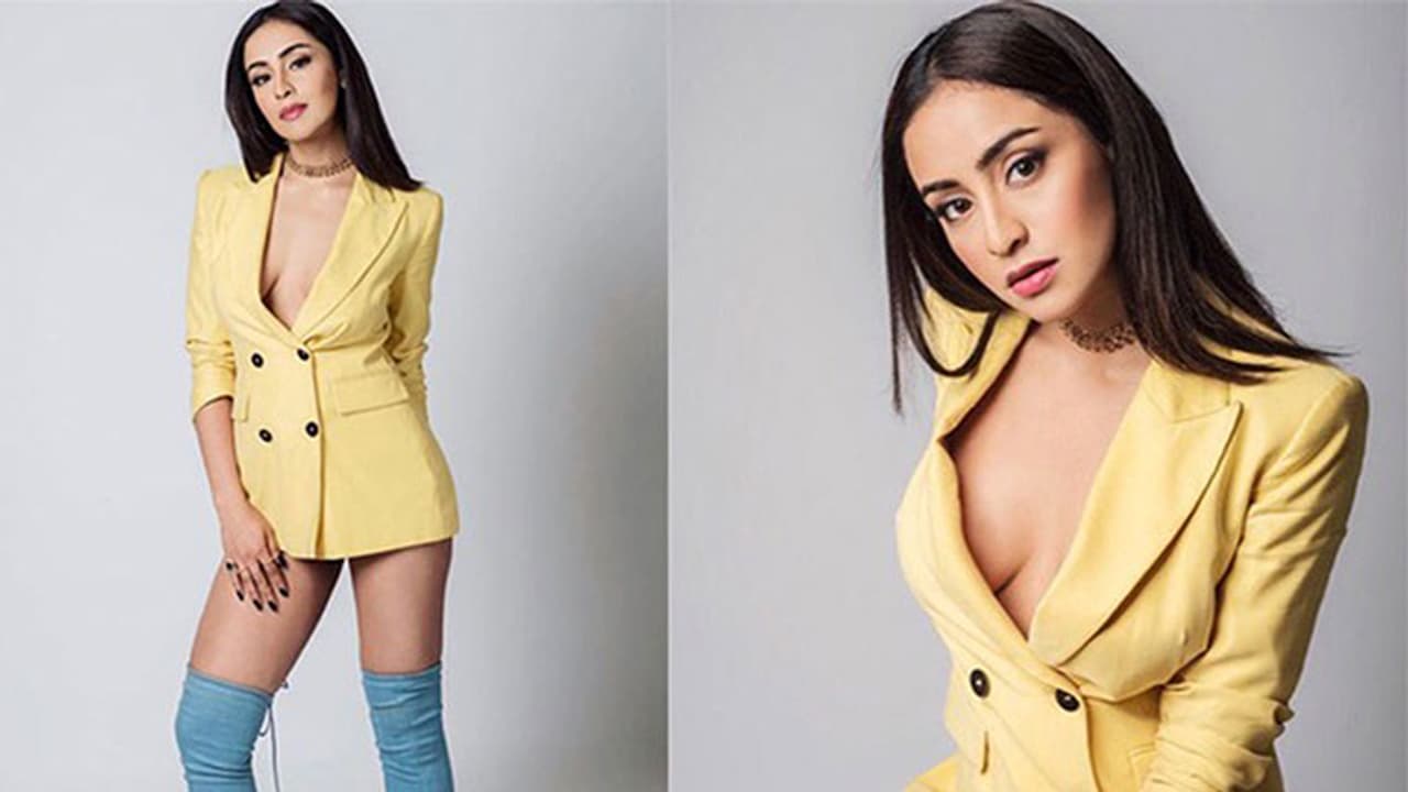 వామ్మో.. బాలయ్య హీరోయిన్ కూడా మొదలెట్టింది. వామ్మో.. బాలయ్య హీరోయిన్ కూడా మొదలెట్టింది.