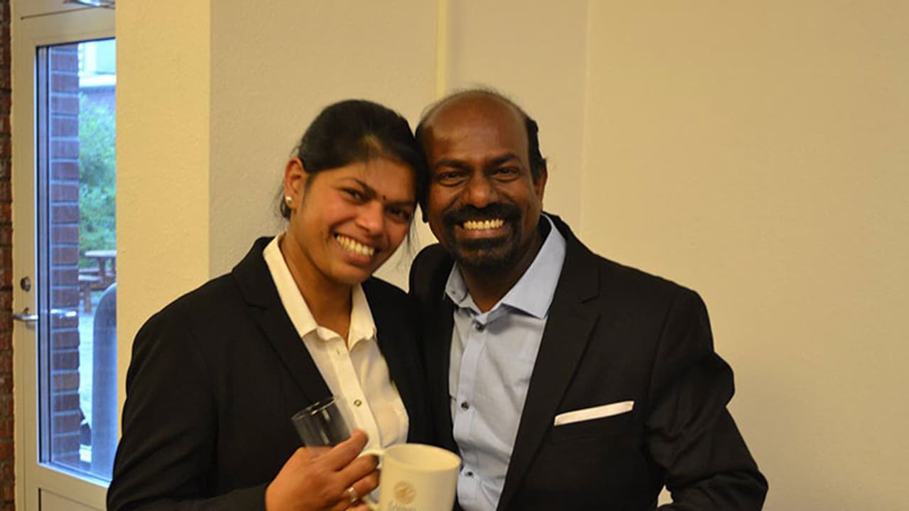 ഡോക്ടറേറ്റ് വേളയില് പട്ടിണിക്കാലത്ത് സഹായിച്ച നല്ല മനുഷ്യരെ ഓര്ത്ത് മലയാളി യുവതിയുടെ കണ്ണുനനയിക്കുന്ന പോസ്റ്റ് ഡോക്ടറേറ്റ് വേളയില് പട്ടിണിക്കാലത്ത് സഹായിച്ച നല്ല മനുഷ്യരെ ഓര്ത്ത് മലയാളി യുവതിയുടെ കണ്ണുനനയിക്കുന്ന പോസ്റ്റ്