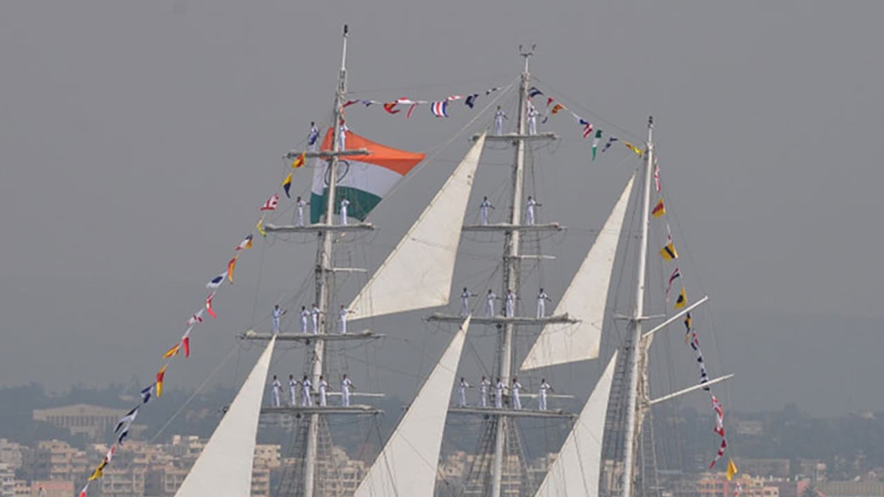 ഇന്ത്യന് നാവിക സേനയടെ പരിശീലനക്കപ്പല് ഐ.എന്.എസ് തരംഗിണി ജിദ്ദയിലെത്തി ഇന്ത്യന് നാവിക സേനയടെ പരിശീലനക്കപ്പല് ഐ.എന്.എസ് തരംഗിണി ജിദ്ദയിലെത്തി