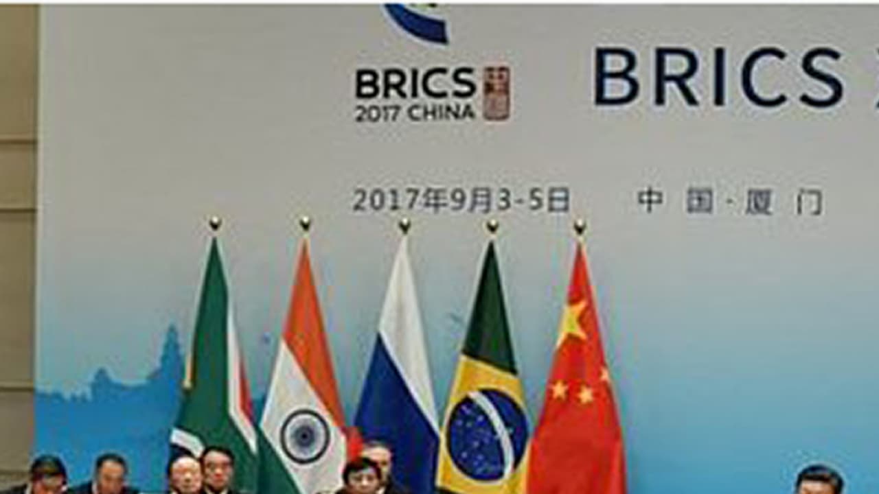 భారత్కు బ్రిక్స్ బ్యాంక్ చేయూత.. 100 కోట్ల డాలర్ల లోన్కు ఓకే భారత్కు బ్రిక్స్ బ్యాంక్ చేయూత.. 100 కోట్ల డాలర్ల లోన్కు ఓకే