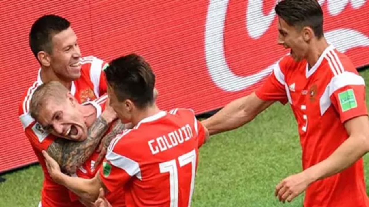 ஃபிபா 2018…. முதல் வெற்றியை பதிவு செய்தது ரஷ்யா….. அறிமுக ஆட்டத்தில் சவுதிஅரேபியாவை வீழ்த்தியது !! ஃபிபா 2018…. முதல் வெற்றியை பதிவு செய்தது ரஷ்யா….. அறிமுக ஆட்டத்தில் சவுதிஅரேபியாவை வீழ்த்தியது !!