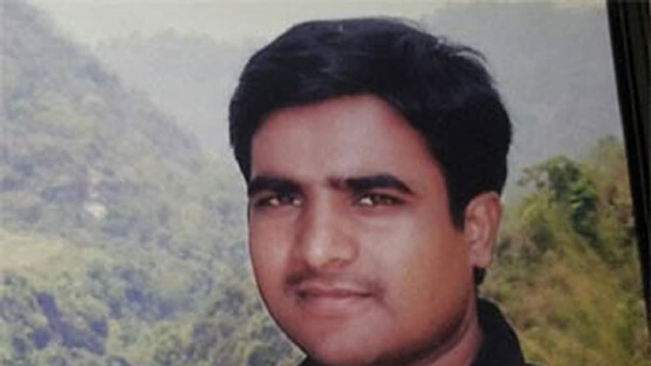 ''కట్టుకున్న భార్యా, పిల్లలను హతమార్చాడు'' ''కట్టుకున్న భార్యా, పిల్లలను హతమార్చాడు''