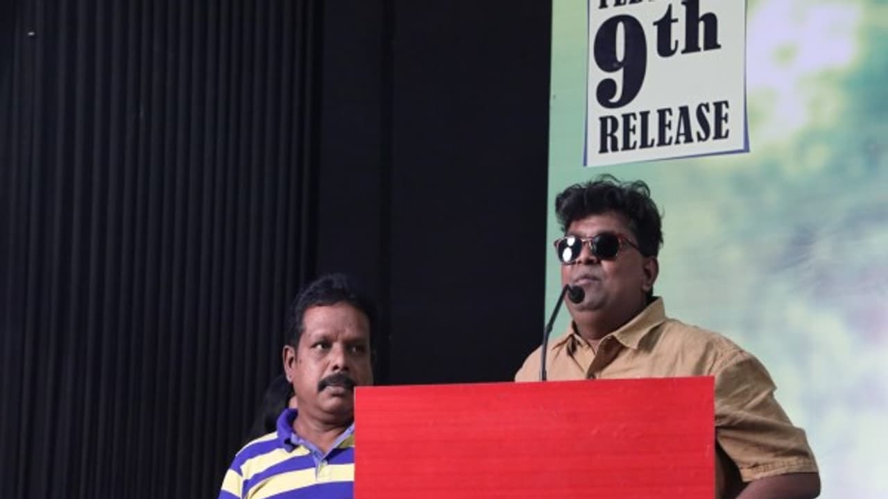 எம்.ஜி.ஆர், சிவாஜி, ரஜினி, கமல் போன்ற நடிகர்கள் இருந்ததால் தான் இன்று உயிரோடு இருக்கிறோம் – இயக்குநர் மிஷ்கின் பேச்சு எம்.ஜி.ஆர், சிவாஜி, ரஜினி, கமல் போன்ற நடிகர்கள் இருந்ததால் தான் இன்று உயிரோடு இருக்கிறோம் – இயக்குநர் மிஷ்கின் பேச்சு