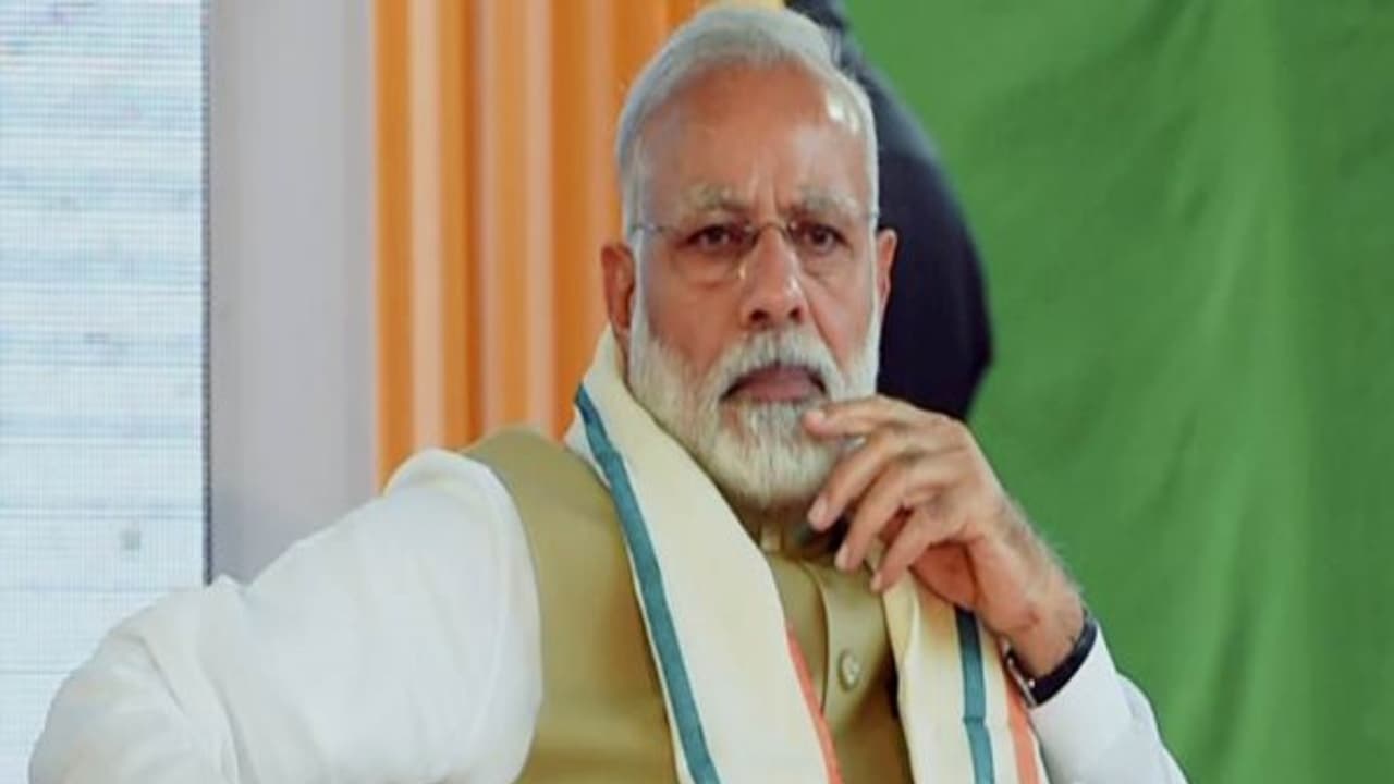 தேர்தல் விதிமுறையை மீறிய மோடி...? தேர்தல் ஆணையத்தில் அமைச்சர்கள் விளக்கம்...! தேர்தல் விதிமுறையை மீறிய மோடி...? தேர்தல் ஆணையத்தில் அமைச்சர்கள் விளக்கம்...!