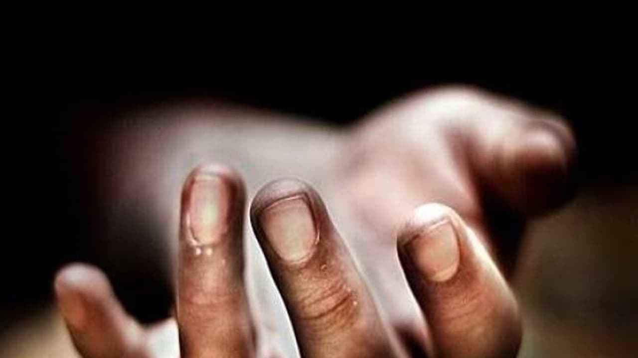 പാലക്കാട് വൃദ്ധയുടെ മൃതദേഹം വീടിന് സമീപം ചാക്കില് കെട്ടിവച്ച നിലയില് പാലക്കാട് വൃദ്ധയുടെ മൃതദേഹം വീടിന് സമീപം ചാക്കില് കെട്ടിവച്ച നിലയില്