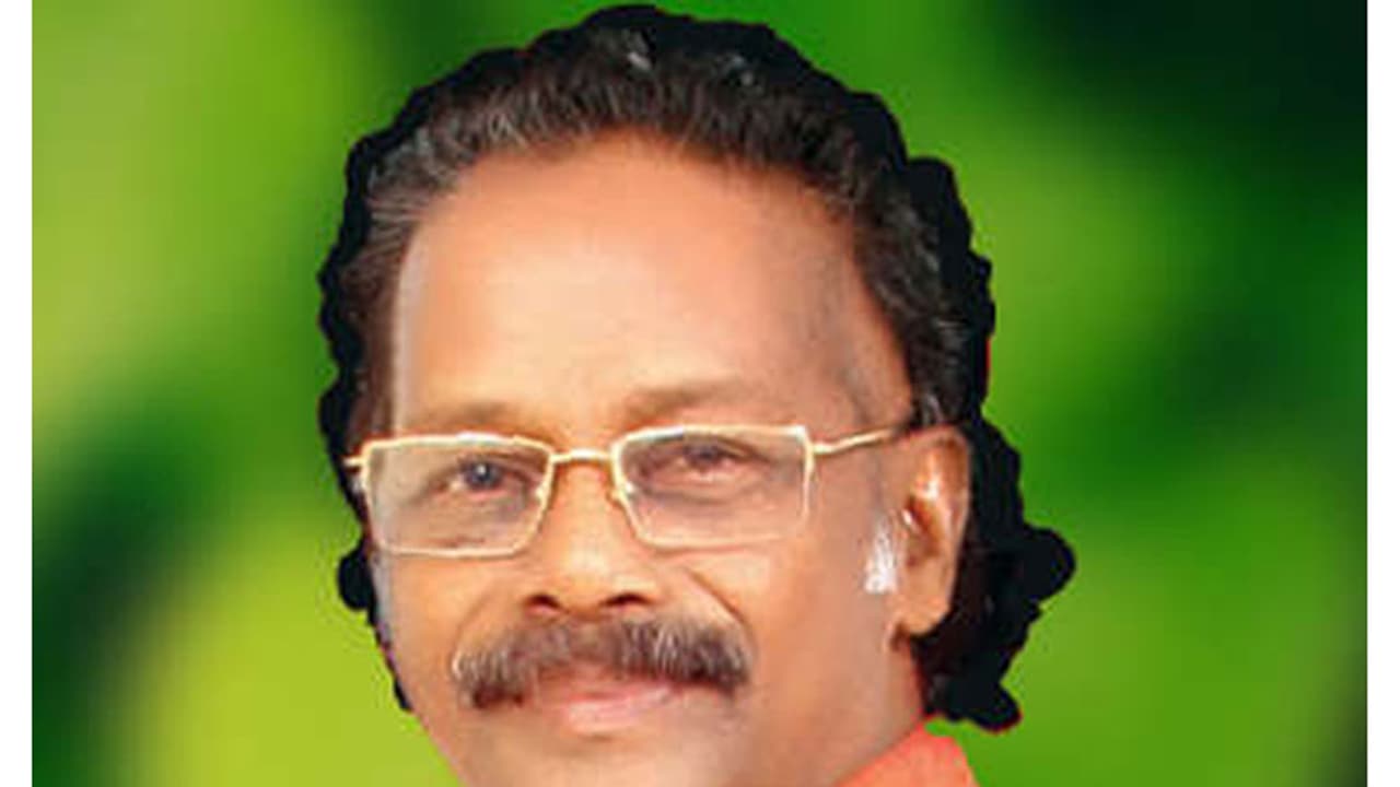 കലാഭവന് മണിയുടെ ഓര്മ്മക്കായുള്ള കലാമാണിക്യ പുരസ്കാരം സി.ജെ. കുട്ടപ്പന് കലാഭവന് മണിയുടെ ഓര്മ്മക്കായുള്ള കലാമാണിക്യ പുരസ്കാരം സി.ജെ. കുട്ടപ്പന്