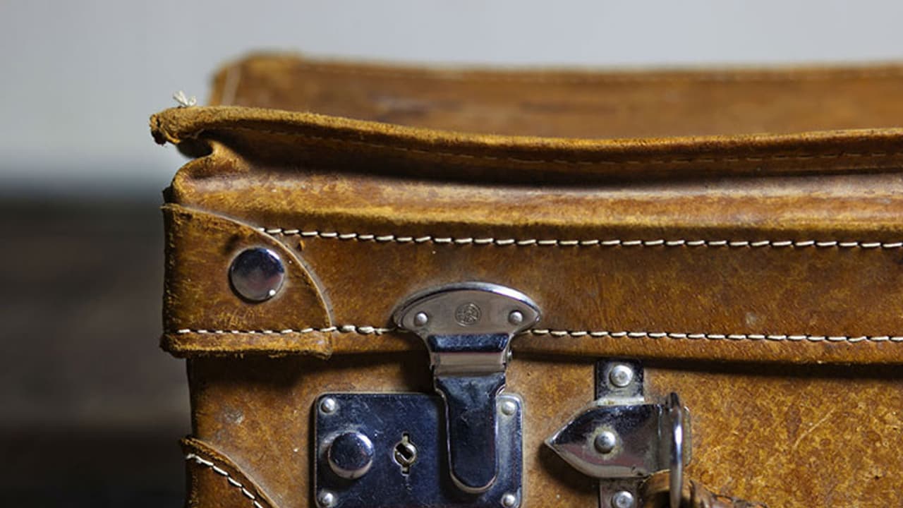 പാര്‍ക്കില്‍ ഉപേക്ഷിക്കപ്പെട്ട പെട്ടിയില്‍ നഗ്നയായ യുവതി!