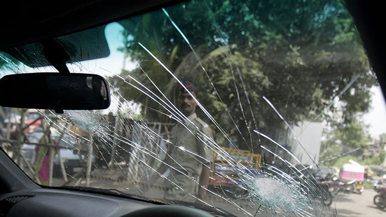 ಕಾರಿನ ಸುರಕ್ಷತೆಗೆ ಹೊಸ ನಿಯಮ, ISI ಗಾಜು ಕಡ್ಡಾಯ! ಕಾರಿನ ಸುರಕ್ಷತೆಗೆ ಹೊಸ ನಿಯಮ, ISI ಗಾಜು ಕಡ್ಡಾಯ!