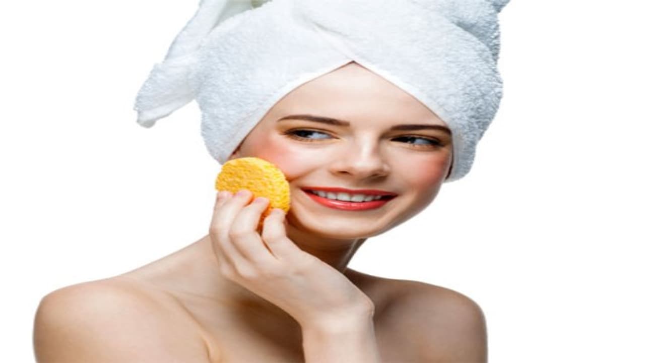 கரும்புள்ளிகள் மற்றும் வெள்ளைப் புள்ளிகளால் ஏற்படும் சொரசொரப்பை போக்க சில வழிகள்… கரும்புள்ளிகள் மற்றும் வெள்ளைப் புள்ளிகளால் ஏற்படும் சொரசொரப்பை போக்க சில வழிகள்…