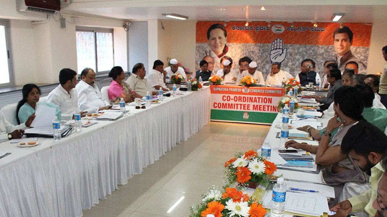 ರಾಜ್ಯ ಕಾಂಗ್ರೆಸ್'ಗೆ ತಿರುಗುಬಾಣವಾಗುತ್ತಾ ಲಿಂಗಾಯತ ಪ್ರತ್ಯೇಕ ಧರ್ಮದ ಪ್ರಸ್ತಾವನೆ? ರಾಜ್ಯ ಕಾಂಗ್ರೆಸ್'ಗೆ ತಿರುಗುಬಾಣವಾಗುತ್ತಾ ಲಿಂಗಾಯತ ಪ್ರತ್ಯೇಕ ಧರ್ಮದ ಪ್ರಸ್ತಾವನೆ?