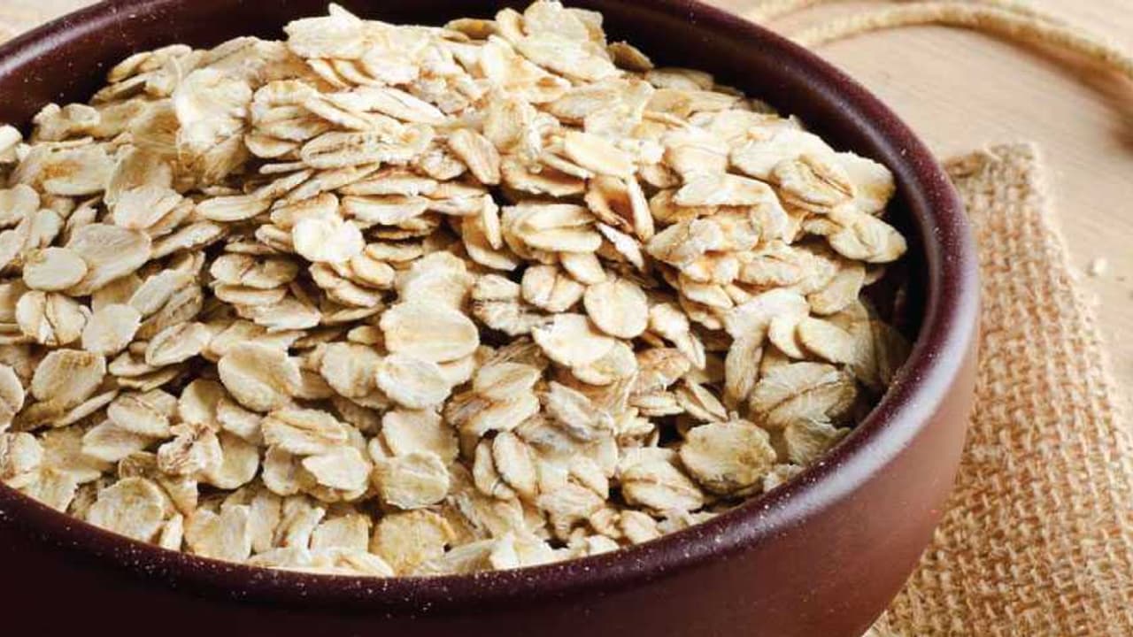ദിവസവും ഓട്സ് കഴിക്കുന്നത് ശീലമാക്കൂ; ഗുണങ്ങൾ പലതാണ് ദിവസവും ഓട്സ് കഴിക്കുന്നത് ശീലമാക്കൂ; ഗുണങ്ങൾ പലതാണ്