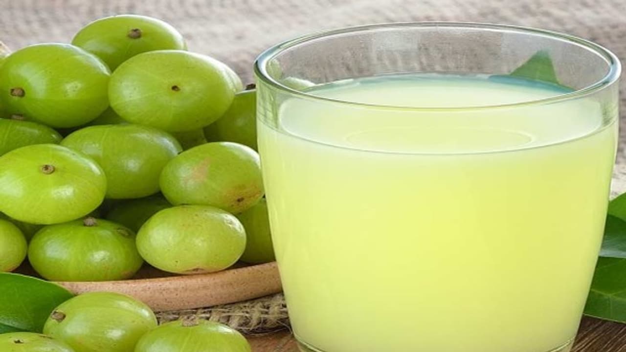 நெல்லிக்காய் சாறுடன் வெந்தயப் பொடி சேர்த்து குடித்தால் இவ்வளவு நன்மைகள் கிடைக்கும்... நெல்லிக்காய் சாறுடன் வெந்தயப் பொடி சேர்த்து குடித்தால் இவ்வளவு நன்மைகள் கிடைக்கும்...