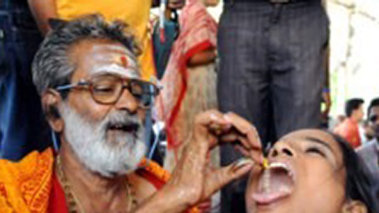 Fish Prasadam: చేప మందు పంపిణీకి బత్తిని కుటుంబం సిద్ధం.. ఏ రోజుంటే? Fish Prasadam: చేప మందు పంపిణీకి బత్తిని కుటుంబం సిద్ధం.. ఏ రోజుంటే?