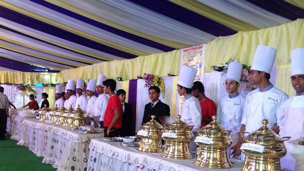 Business Ideas: క్యాటరింగ్ బిజినెస్ ప్రారంభించడం ఎలా, ఎంత పెట్టుబడి పెట్టాలి. ఆదాయం ఎంత వస్తుంది..