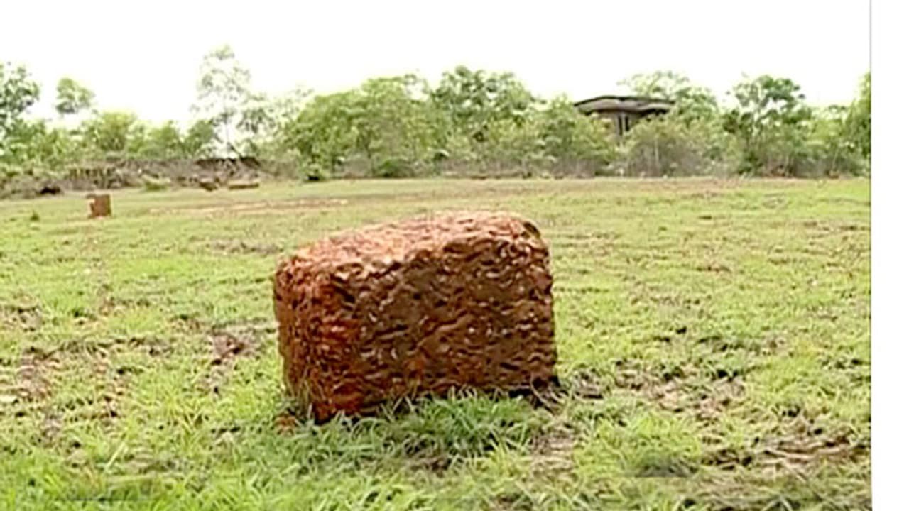 ഉദ്യോഗസ്ഥര്ക്ക് പറ്റിയ ഒരു അബദ്ധം; ഇനി എന്തെന്നറിയാതെ 12 കുടുംബങ്ങള് ഉദ്യോഗസ്ഥര്ക്ക് പറ്റിയ ഒരു അബദ്ധം; ഇനി എന്തെന്നറിയാതെ 12 കുടുംബങ്ങള്