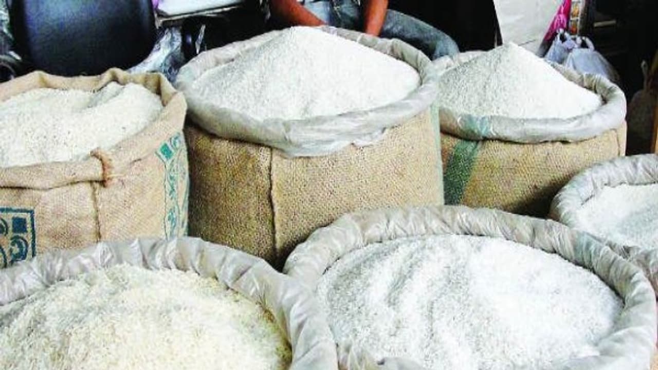 ഭക്ഷ്യസുരക്ഷയുടെ പരിധിയിൽ വരുന്ന എല്ലാവർക്കും സൗജന്യ ഭക്ഷ്യധാന്യം; പ്രയോജനം ലഭിക്കുക 80 കോടിയോളം ജനങ്ങള്‍ക്ക്