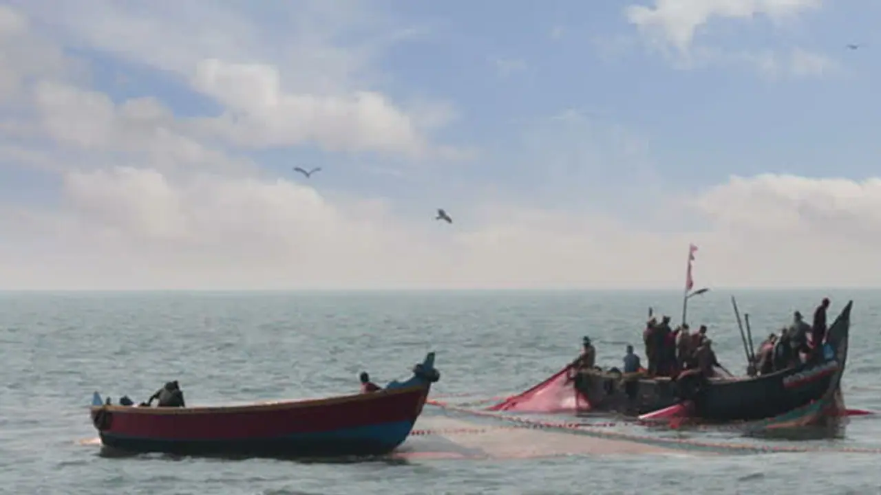 തീരത്ത് ശക്തമായ കാറ്റിന് സാധ്യത; മത്സ്യത്തൊഴിലാളികള്ക്ക് ജാഗ്രത നിര്ദേശം തീരത്ത് ശക്തമായ കാറ്റിന് സാധ്യത; മത്സ്യത്തൊഴിലാളികള്ക്ക് ജാഗ്രത നിര്ദേശം