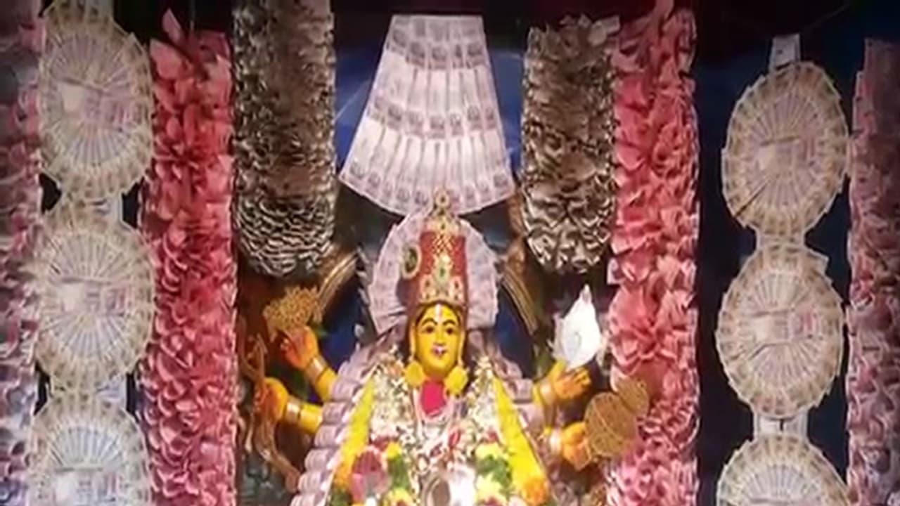 ಕೋಟಿ ಕೋಟಿ ಕರೆನ್ಸಿಯಲ್ಲಿ ದೇವರಿಗೆ ಅಲಂಕಾರ: ದೇಗುಲದ ಗೋಡೆಯೂ ನೋಟ್'ಗಳಿಂದ ಸಿಂಗಾರ: ಎಲ್ಲಿವೆ RBI ನೀತಿಗಳು? ಕೋಟಿ ಕೋಟಿ ಕರೆನ್ಸಿಯಲ್ಲಿ ದೇವರಿಗೆ ಅಲಂಕಾರ: ದೇಗುಲದ ಗೋಡೆಯೂ ನೋಟ್'ಗಳಿಂದ ಸಿಂಗಾರ: ಎಲ್ಲಿವೆ RBI ನೀತಿಗಳು?