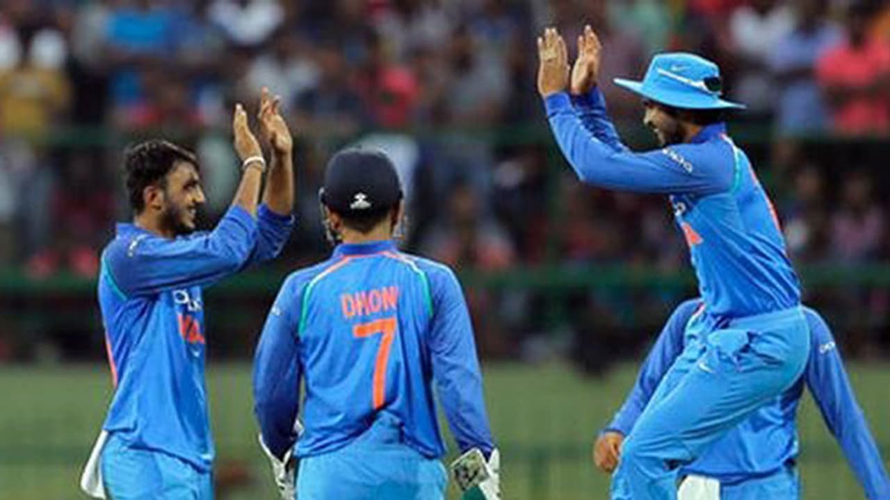 ఇండియా విజయ లక్ష్యం 237 పరుగులు ఇండియా విజయ లక్ష్యం 237 పరుగులు